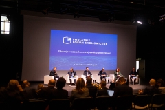Rektor-w-panelu-Edukacja-w-czasach-czwartej-rewolucji-przemyslowej-Podlaskiego-Forum-Ekonomicznego-2022-fot.-Pawel-Jankowski-6