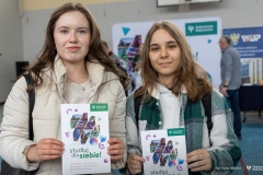 2025-04-10-targi edukacyjne-Pisz-foto-Iryna-Mikhno-PB