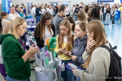2025-04-10-targi edukacyjne-Pisz-foto-Iryna-Mikhno-PB