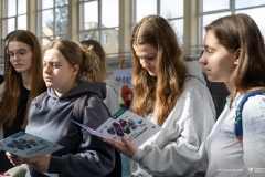 2025-04-10-targi edukacyjne-Pisz-foto-Iryna-Mikhno-PB