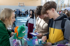 2025-04-10-targi edukacyjne-Pisz-foto-Iryna-Mikhno-PB