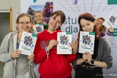 2025-04-10-targi edukacyjne-Pisz-foto-Iryna-Mikhno-PB