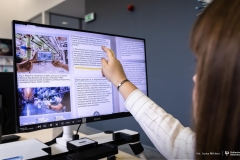 2025-10-10-nowe urządzenie-w-Bibliotece-PB-fot-Iryna-Mikhno-PB
