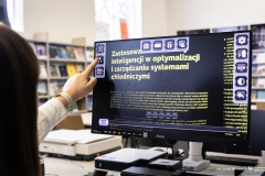 2025-10-10-nowe urządzenie-w-Bibliotece-PB-fot-Iryna-Mikhno-PB
