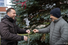 2024-12-06-Ubieranie-choinki-fot-Dariusz-Piekut