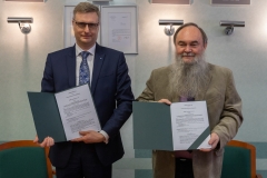 Signing agreement with TRUMPF Huettinger_photo by Dariusz Piekut
