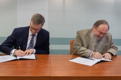Signing agreement with TRUMPF Huettinger_photo by Dariusz Piekut