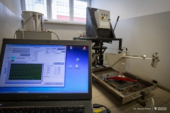 2026-01-15-Urządzenie-do-badania-zużycia-powierzchni-górnych-warstw-nawierzchni-drogowych-fot-Dariusz-Piekut-PB