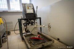 2026-01-15-Urządzenie-do-badania-zużycia-powierzchni-górnych-warstw-nawierzchni-drogowych-fot-Dariusz-Piekut-PB