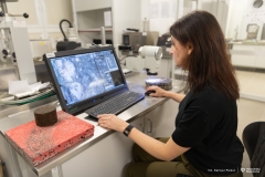 2026-01-15-Urządzenie-do-badania-zużycia-powierzchni-górnych-warstw-nawierzchni-drogowych-fot-Dariusz-Piekut-PB