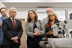 2026-03-17-Wizyta-Marszałka-i-Wiceprezydenta-oraz-przedstawicieli-przemysłu-na-WBINŚ-fot-Dariusz-Piekut-PB