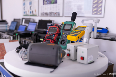 2026-03-17-Wizyta-Marszałka-i-Wiceprezydenta-oraz-przedstawicieli-przemysłu-na-WBINŚ-fot-Dariusz-Piekut-PB